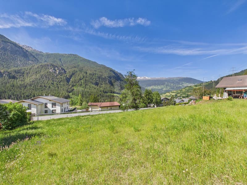 Emplacement ensoleillé avec panorama montagnard (2)