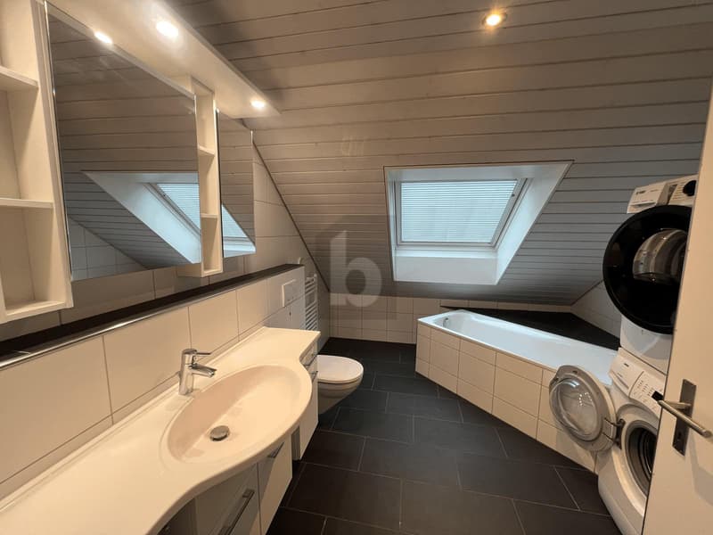 LICHTDURCHFLUTET UND MODERN AN PRIVATER LAGE (3)