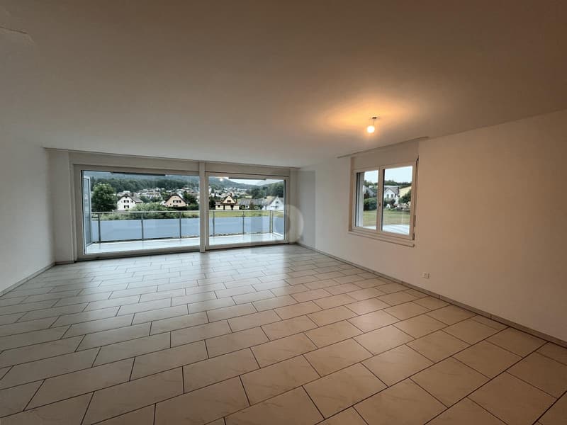 LICHTDURCHFLUTET UND MODERN AN PRIVATER LAGE (2)