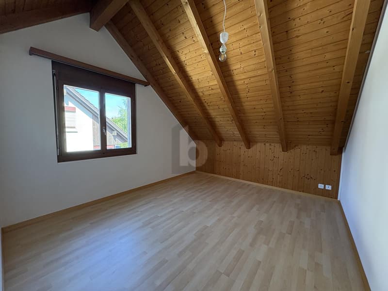 Inondato di luce con ampio balcone (4)
