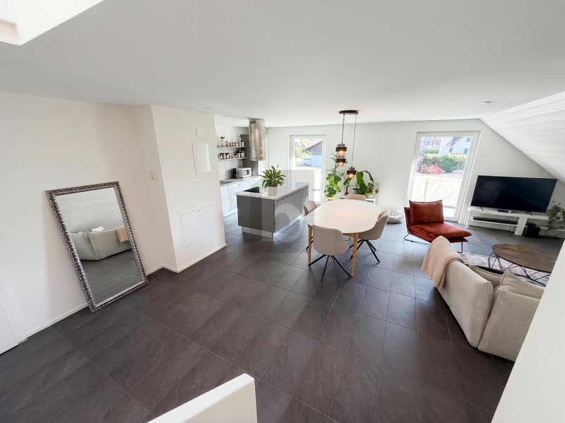 ELEGANT DUPLEX BATHED IN LIGHT (1)