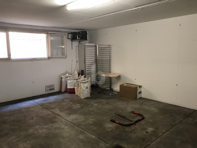 Shop in central position (5)