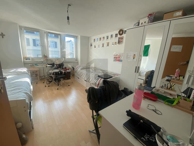 SPACIEUX, SITUÉ AU CENTRE (2)