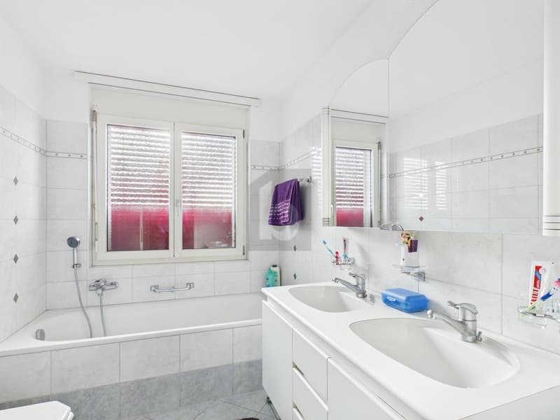 Well-maintained with plenty of storage space (2)