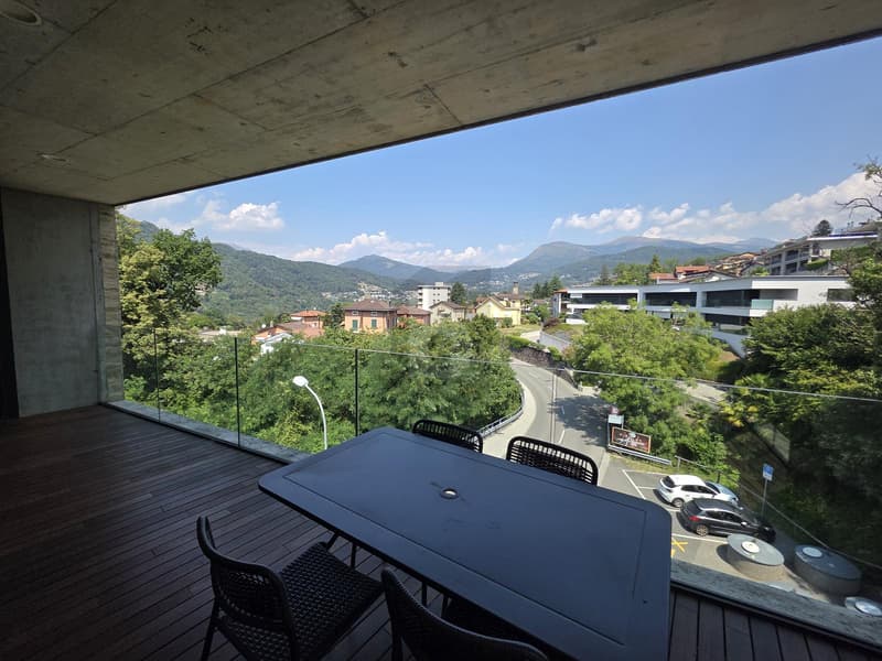 Modern and Elegant in Sunny Position (2)