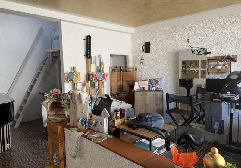 In zentraler und strategischer Lage (2)