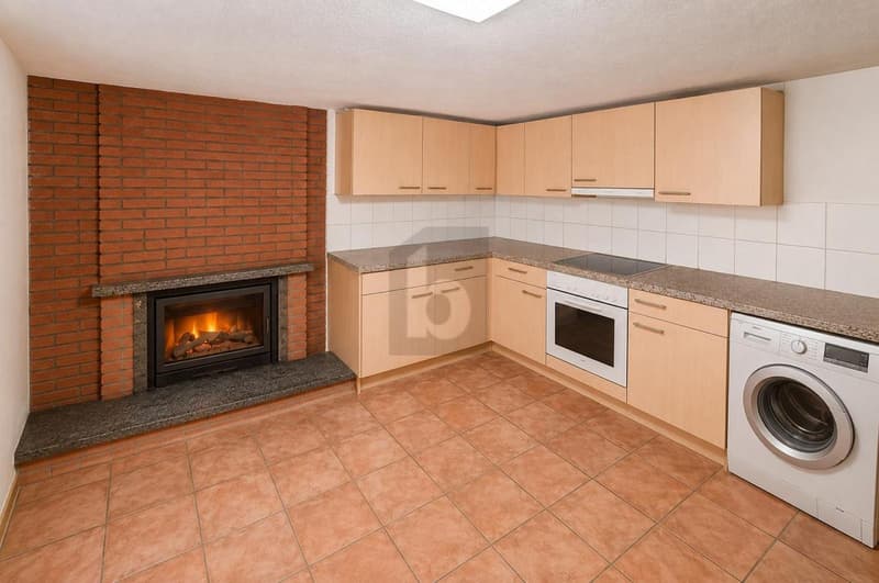 TYPICAL PROPERTY IN CENTRAL AND SUNNY LOCATION (3)