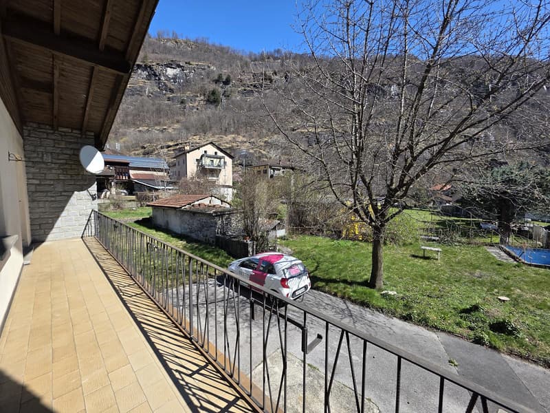 SPAZIOSA E ACCOGLIENTE CON GIARDINO (4)