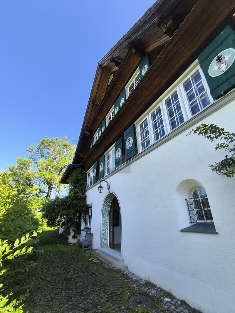HISTORIC WITH PANORAMIC VIEW (2)