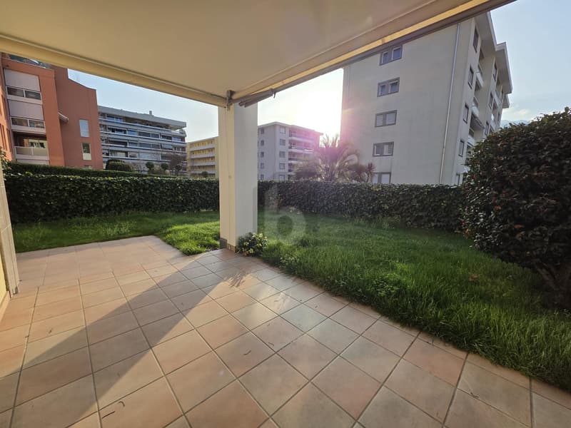 Bright and Modern with Garden (1)