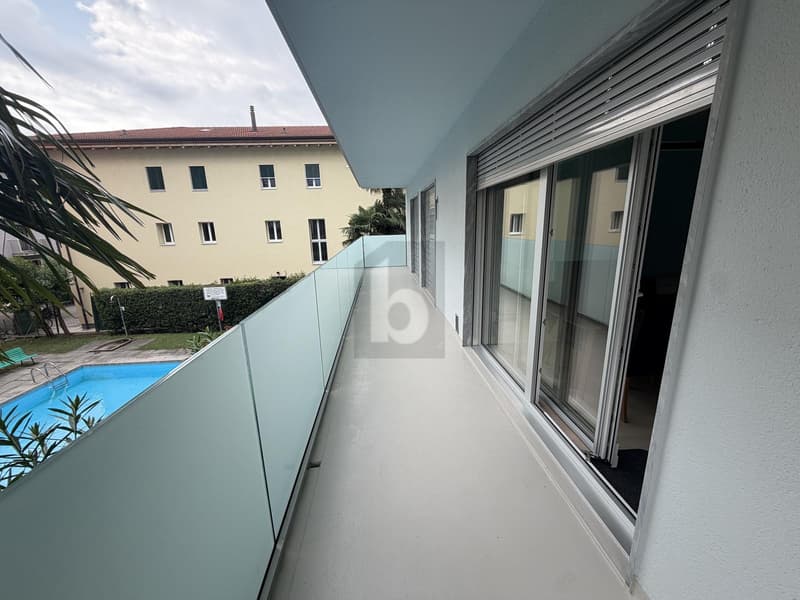 In the central area, large balcony and pool (3)