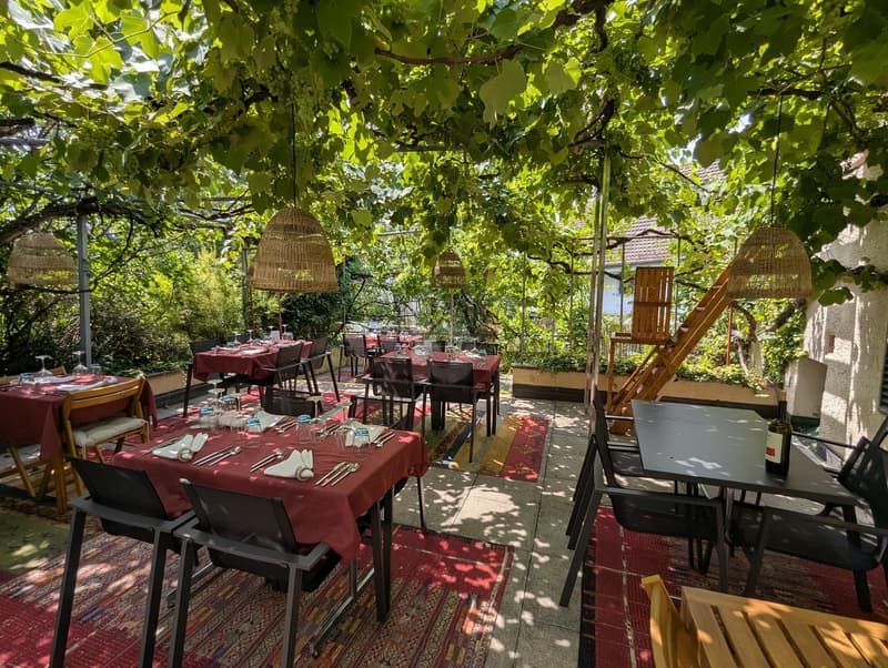 RESTAURANT MIT TERRASSE UND ZWEI WOHNUNGEN (4)