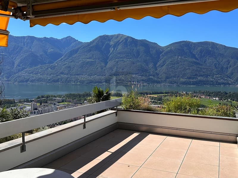 TRANQUILLO CON PISCINA E SPLENDIDA VISTA LAGO (2)