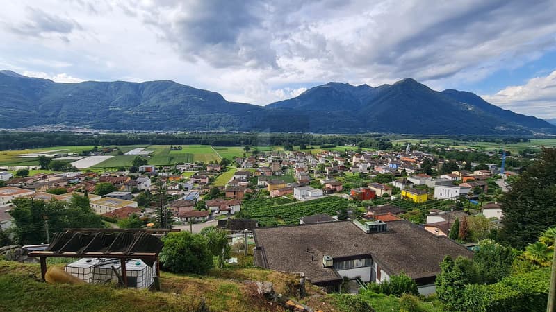SOLEGGIATO E TRANQUILLO CON VISTA (2)