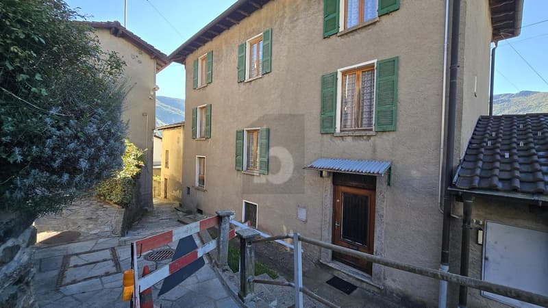 SOLEGGIATA CON GIARDINO (1)