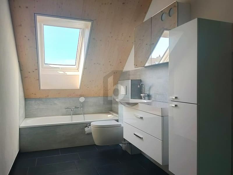 MIT LIFT UND HOCHWERTIGEM INNENAUSBAU (3)