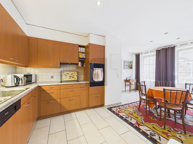ÉLÉGANT LOGEMENT MEUBLÉ AU CHARME CONTEMPORAIN (2)