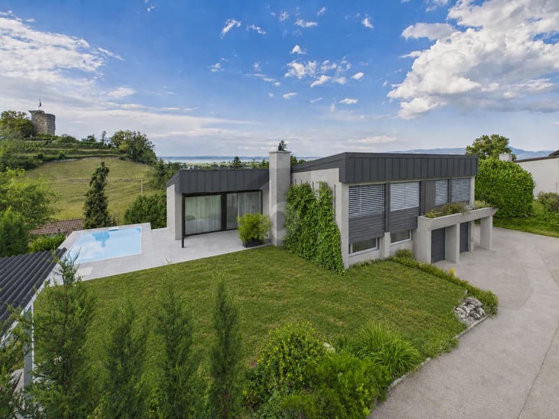 KERNSANIERT MIT GARTEN, POOL UND PANORAMASICHT (1)