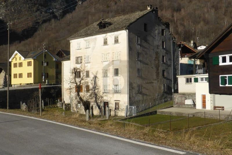 CON MOLTO POTENZIALE E AMPIO GIARDINO (2)