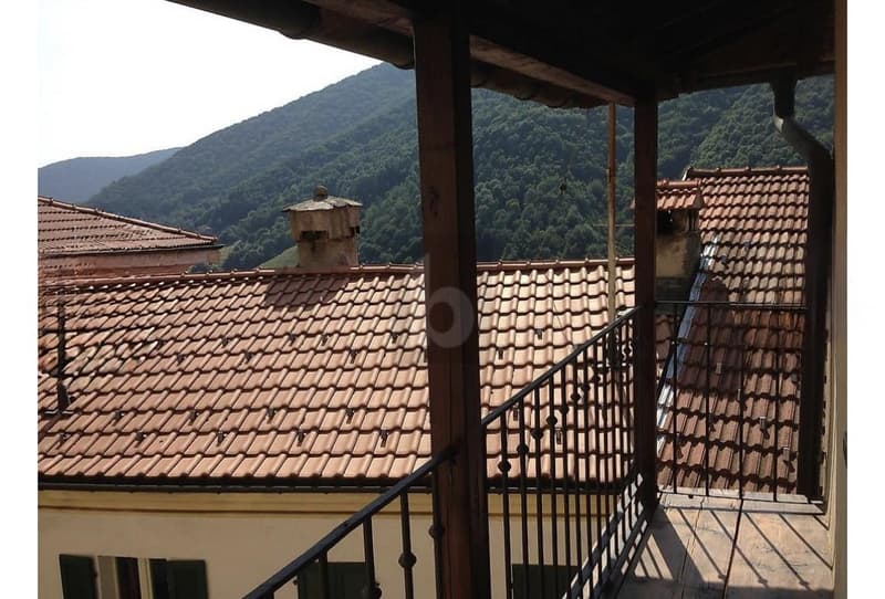 CENTRALE CON BELLISSIMA VISTA SULLA VALLE (3)