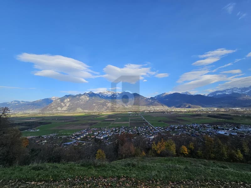 TRÈS ENSOLEILLÉ AVEC VUE SUR LES MONTAGNES (1)