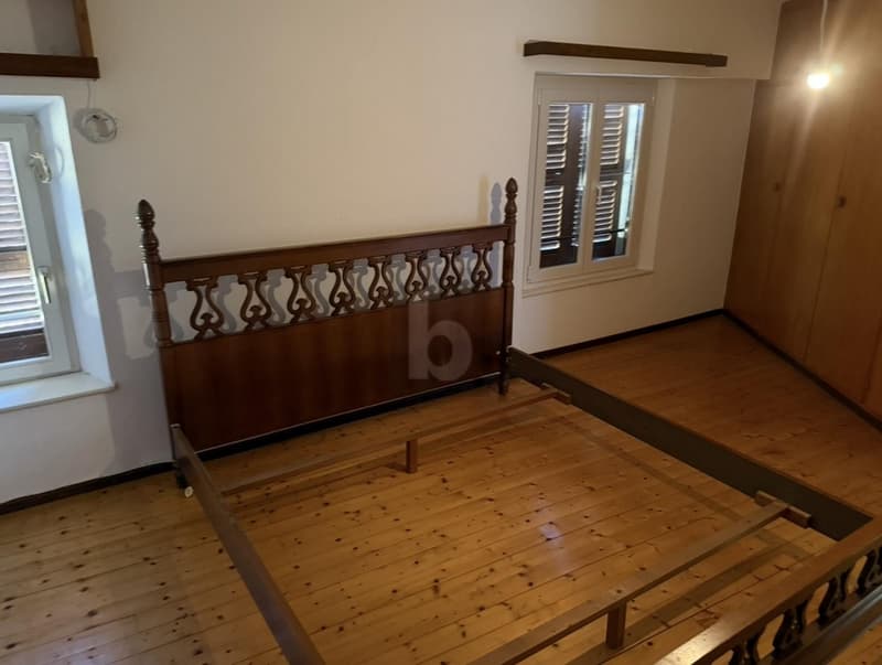 SPAZIOSA CASA DI NUCLEO (4)