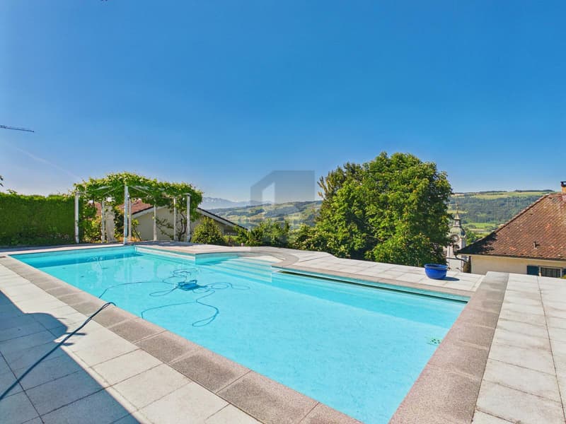 AN BESTER LAGE MIT POOL UND PANORAMASICHT! (1)