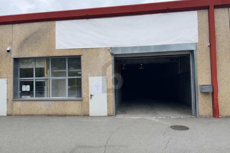 HALLE ARTISANALE AVEC VISIBILITÉ AUTOROUTE (1)