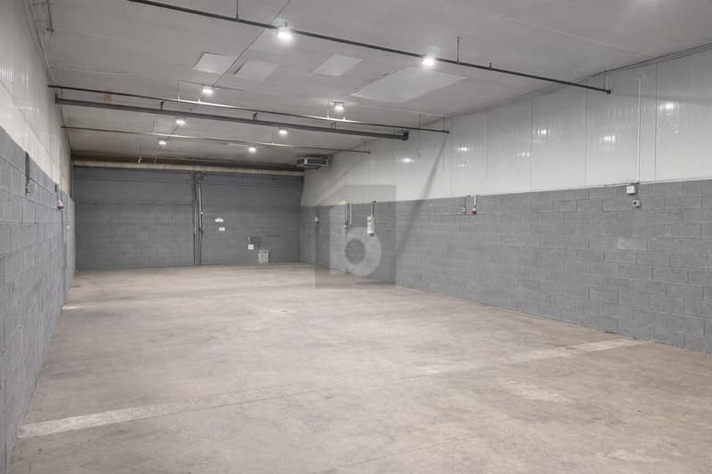 HALLE ARTISANALE AVEC VISIBILITÉ AUTOROUTE (2)