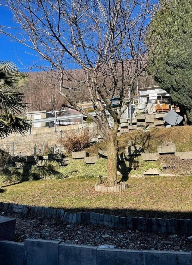 ACCOGLIENTE CON GIARDINO E VERANDA (2)