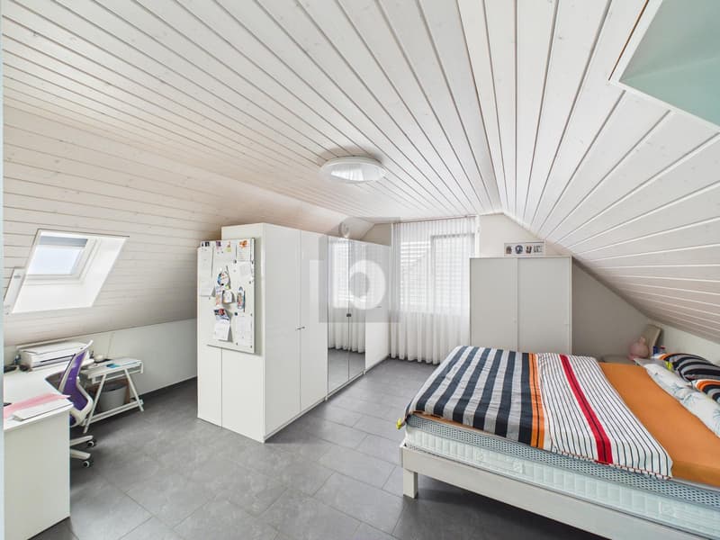 RUHIG MIT LIFT UND VERGLASTEM BALKON (4)