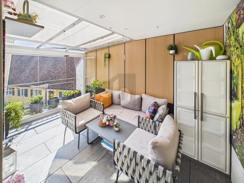 RUHIG MIT LIFT UND VERGLASTEM BALKON (1)