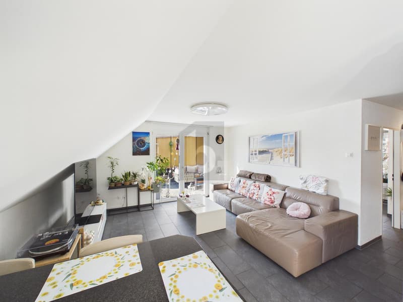 RUHIG MIT LIFT UND VERGLASTEM BALKON (2)