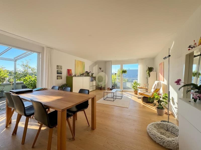 LICHTDURCHFLUTETES ZUHAUSE MIT GROSSEM BALKON (2)