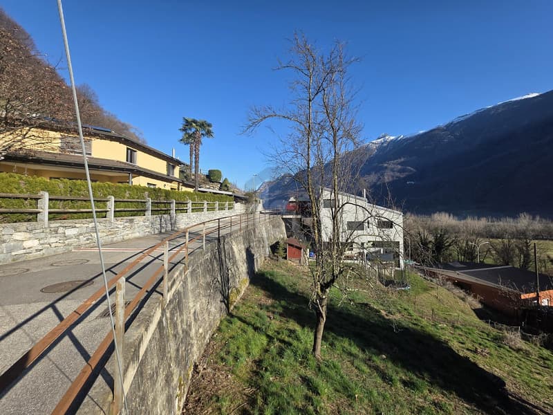 IN POSIZIONE TRANQUILLA E SOLEGGIATA CON VISTA (5)
