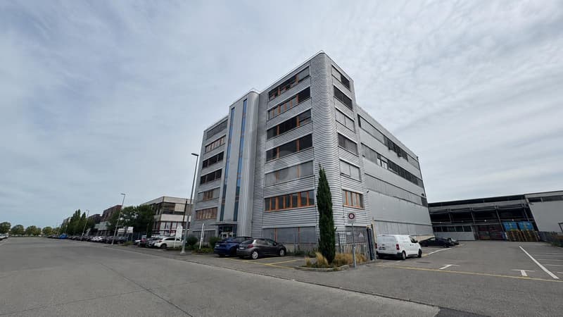 LOCAL POLYVALENT DE 110 M² (1)