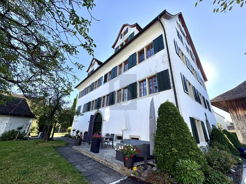 RUHIG UND GROSSZÜGIG MIT GARTENSITZPLATZ (1)