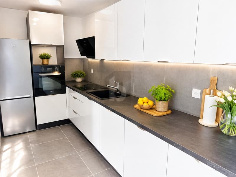 EXCLUSIF, LUMINEUX AVEC BALCON (3)
