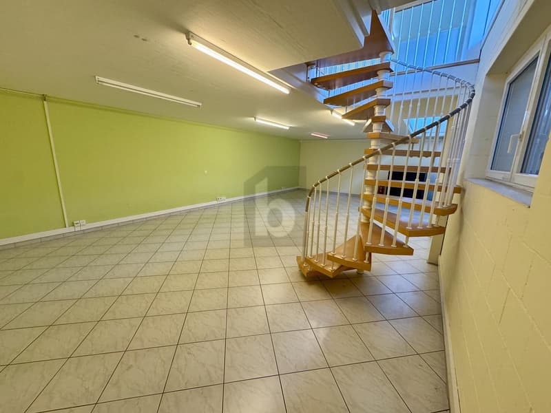 SICHTBAR, ZENTRAL, MIT PARKPLÄTZEN INKLUSIVE (4)