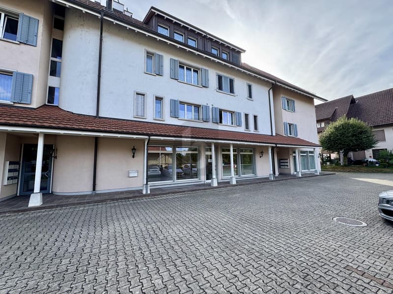 SICHTBAR, ZENTRAL, MIT PARKPLÄTZEN INKLUSIVE (1)