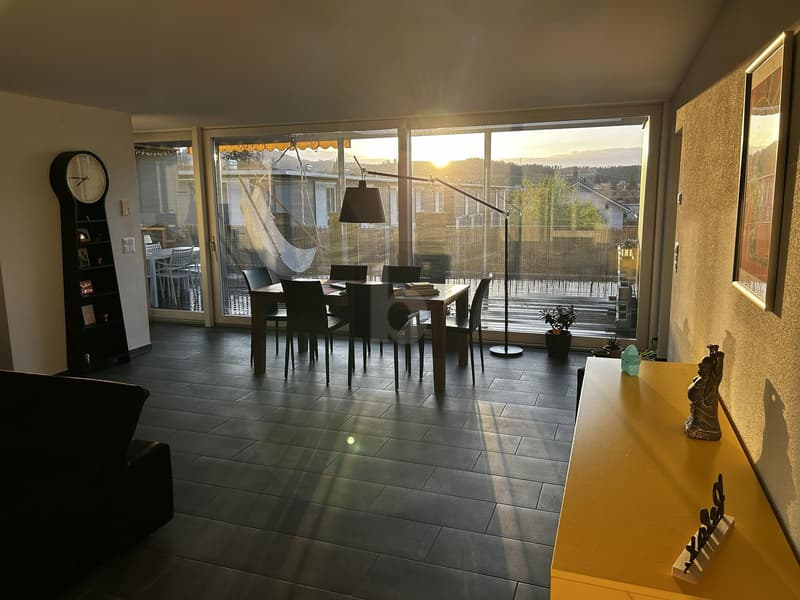 HOCHWERTIG & STYLISCH - MIT SONNIGEM BALKON! (1)