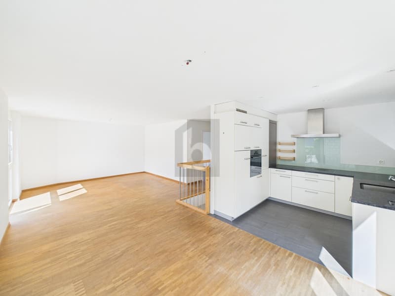AUF ZWEI ETAGEN - MIT PARKPLATZ, BALKON & GARTEN (2)