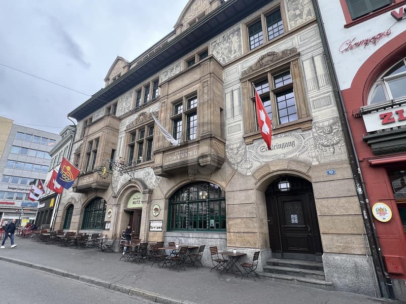 TOP LAGE MIT SICHT ÜBER DEN BARFÜSSERPLATZ (1)