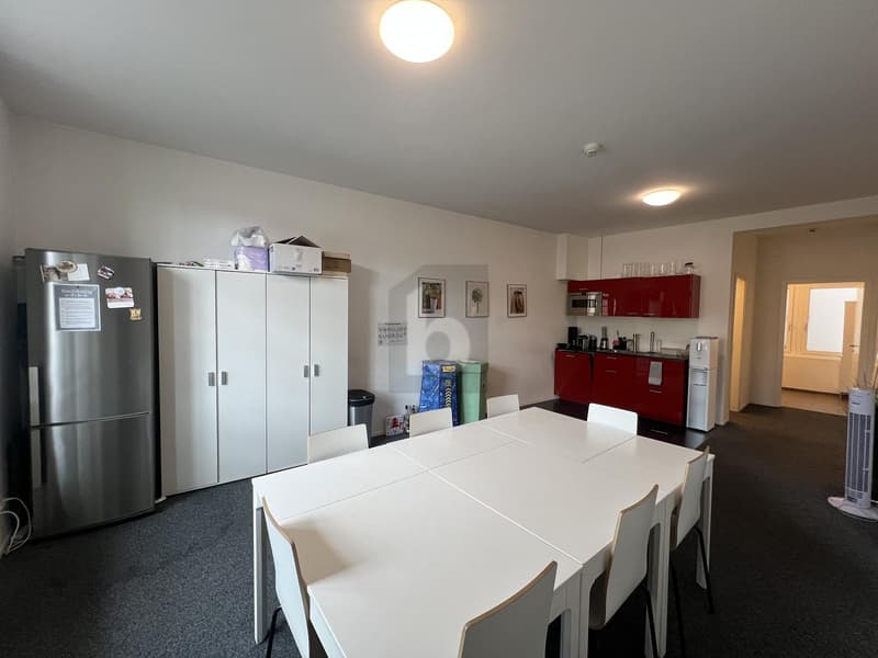 TOP LAGE MIT SICHT ÜBER DEN BARFÜSSERPLATZ (3)