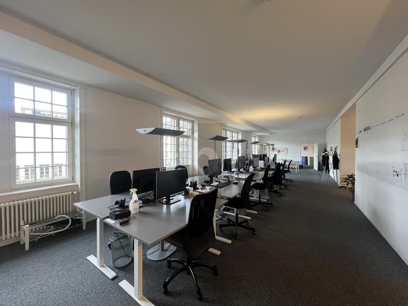 TOP LAGE MIT SICHT ÜBER DEN BARFÜSSERPLATZ (2)