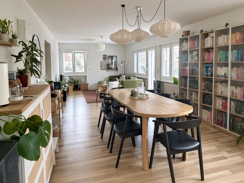 AN ZENTRALER LAGE MIT GROSSZÜGIGEM BALKON (3)