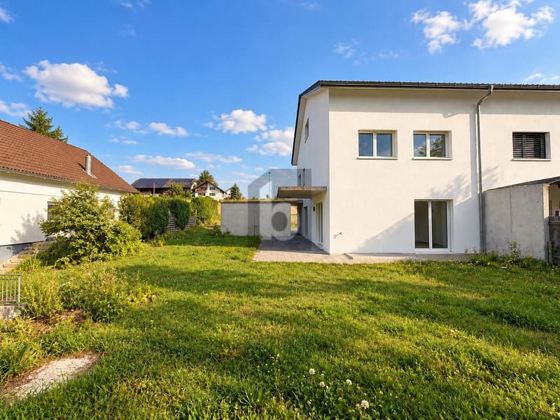 GERÄUMIGER WOHNRAUM MIT GROSSEM GARTEN (1)