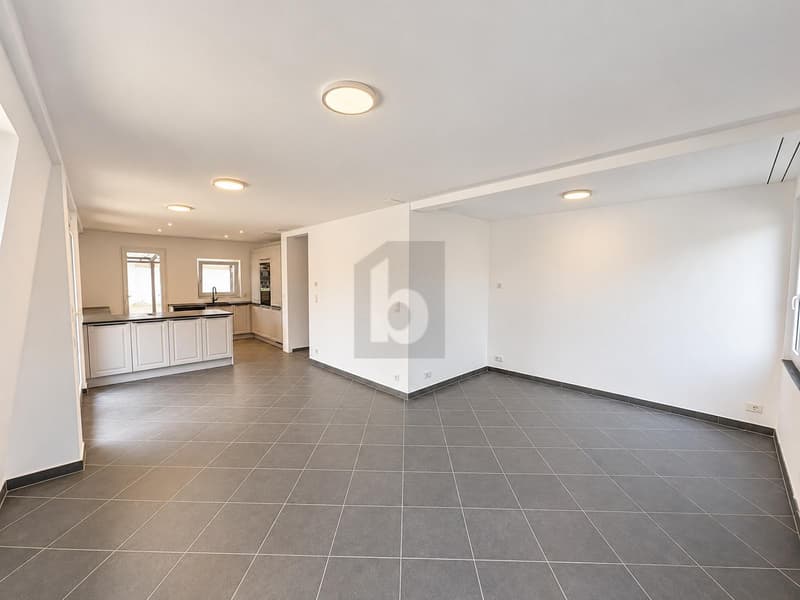 KOMPLETT NEU SANIERT MIT GROSSER TERRASSE (2)
