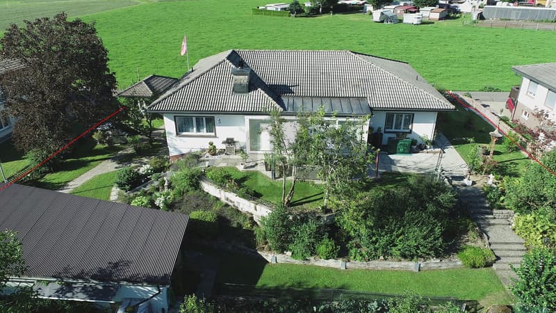 IDYLLISCHE LAGE MIT GROSSEM GARTEN (1)