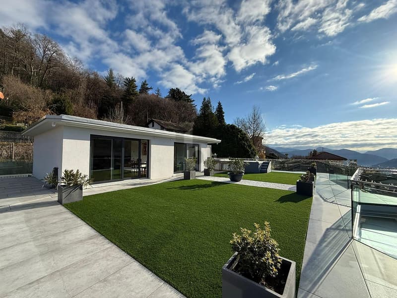 MODERNA ED ELEGANTE CON PISCINA E VISTA (2)